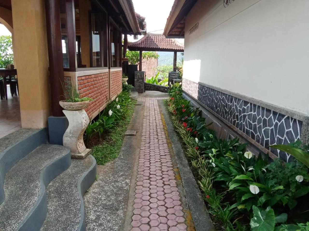 Apartamento Guru Ratna Munduk Exterior foto
